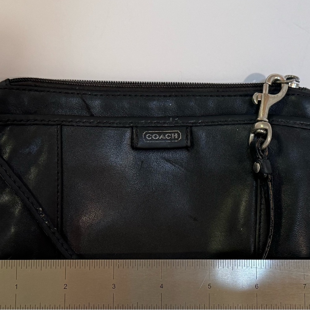 COACH PARK MEDIUM BLACK LEATHER WRISTLET